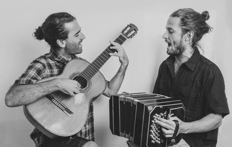 Dúo Luna Tobaldi (Tango) © Agustin Luna (Gitarre), Luciano Tobaldi (Bandoneon & Gesang)