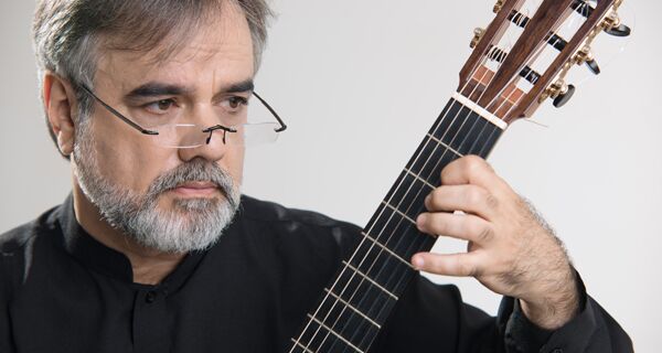 Eduardo Meirinhos, Gitarre